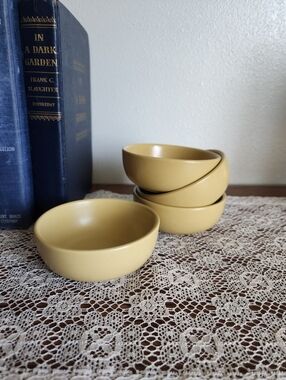 Harvest Round Tidbit Bowls In Straw - Set Of 4